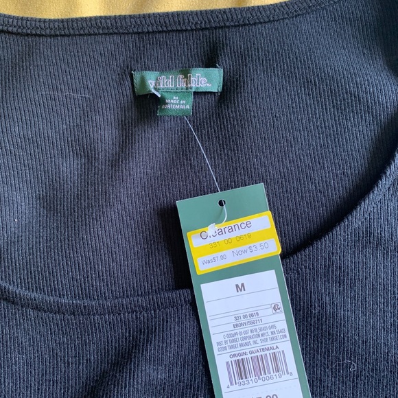 T-shirt crop top. - Picture 2 of 2